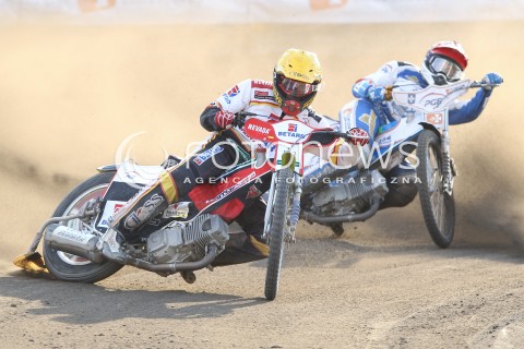  26.04.2015 RZESZOW<br />ZUZEL PGE SPEEDWAY EKSTRALIGA SEASON 2015<br />MECZ PGE STAL RZESZOW - BETARD SPARTA WROCLAW<br />N/Z BIEG NR 6: TOMASZ JEDRZEJAK (ZOLTY), PETER KILDEMAND (CZERWONY)<br /> 