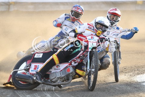  26.04.2015 RZESZOW<br />ZUZEL PGE SPEEDWAY EKSTRALIGA SEASON 2015<br />MECZ PGE STAL RZESZOW - BETARD SPARTA WROCLAW<br />N/Z BIEG NR8: PETER KILDEMAND (CZERWONY), MACIEJ JANOWSKI ( BIALY), KRYSTIAN REMPALA (NIEBIESKI)<br /> 