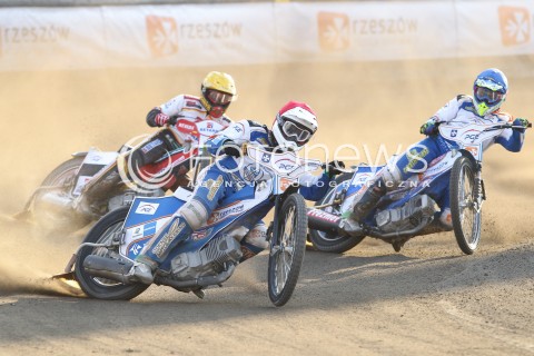  26.04.2015 RZESZOW<br />ZUZEL PGE SPEEDWAY EKSTRALIGA SEASON 2015<br />MECZ PGE STAL RZESZOW - BETARD SPARTA WROCLAW<br />N/Z BIEG NR 9: MIROSLAW JABLONSKI (NIEBIESKI), TOMASZ JEDRZEJAK (ZOLTY), PETER LJUNG (CZERWONY) <br /> 
