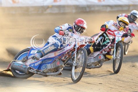  26.04.2015 RZESZOW<br />ZUZEL PGE SPEEDWAY EKSTRALIGA SEASON 2015<br />MECZ PGE STAL RZESZOW - BETARD SPARTA WROCLAW<br />N/Z BIEG NR 10: DAWID LAMPART (CZERWONY), MACIEJ JANOWSKI (ZOLTY)<br /> 