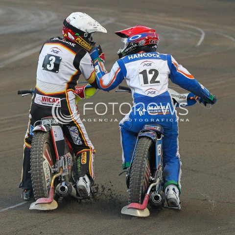  26.04.2015 RZESZOW<br />ZUZEL PGE SPEEDWAY EKSTRALIGA SEASON 2015<br />MECZ PGE STAL RZESZOW - BETARD SPARTA WROCLAW<br />N/Z BIEG NR 14: GREG HANCOCK (CZERWONY), TOMASZ JEDRZEJAK (BIALY) PODZIEKOWANIE EMOCJE<br /> 