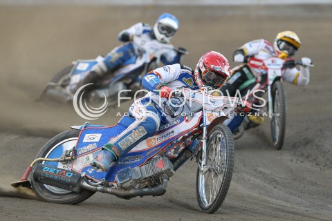  26.04.2015 RZESZOW<br />ZUZEL PGE SPEEDWAY EKSTRALIGA SEASON 2015<br />MECZ PGE STAL RZESZOW - BETARD SPARTA WROCLAW<br />N/Z BIEG NR 15: DAWID LAMPART (CZERWONY), MACIEJ JANOWSKI (ZOLTY), KENNI LARSEN (NIEBIESKI)<br /> 