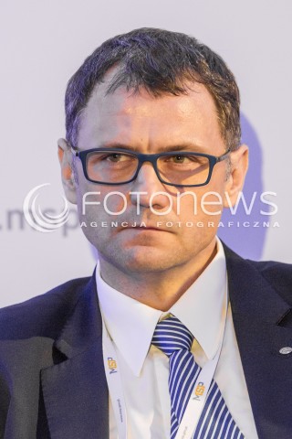  27.04.2015 RZESZOW<br />KONFERENCJA MINISTERSTWA SKARBU PANSTWA W RZESZOWIE Z OKAZJI 25-LECIA PRZEMIAN GOSPODARCZYCH W POLSCE<br />DEBATA: WPLYW PRZEKSZTALCEN WLASNOSCIOWYCH NA POLSKA GOSPODARKE W OSTATNICH 25-LATACH<br />N/Z ZDZISLAW GAWLIK<br /> 