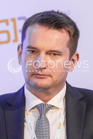  27.04.2015 RZESZOW<br />KONFERENCJA MINISTERSTWA SKARBU PANSTWA W RZESZOWIE Z OKAZJI 25-LECIA PRZEMIAN GOSPODARCZYCH W POLSCE<br />DEBATA: PRZEKSZTALCENIA WLASNOSCIOWE W GOSPODARCE A BUDOWA CZEMPIONOW NARODOWYCH<br />N/Z MARIUSZ ZAWISZA - PREZES ZARZADU POLSKIE GORNICTWO NAFTOWE I GAZOWNICTWO PGNIG<br /> 