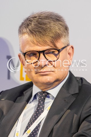  27.04.2015 RZESZOW<br />KONFERENCJA MINISTERSTWA SKARBU PANSTWA W RZESZOWIE Z OKAZJI 25-LECIA PRZEMIAN GOSPODARCZYCH W POLSCE<br />DEBATA: PRZEKSZTALCENIA WLASNOSCIOWE W GOSPODARCE A BUDOWA CZEMPIONOW NARODOWYCH<br />N/Z MARCIN MOSKALEWICZ - PREZES ZARZADU PERN PRZYJAZN<br /> 