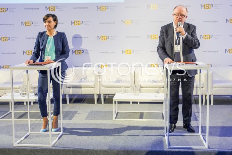  27.04.2015 RZESZOW<br />KONFERENCJA MINISTERSTWA SKARBU PANSTWA W RZESZOWIE Z OKAZJI 25-LECIA PRZEMIAN GOSPODARCZYCH W POLSCE<br />PODPISANIE UMOWY O WSPOLPRACY MIEDZY KGHM I ARP<br />N/Z ALEKSANDRA MAGACZEWSKA - PREZES ZARZADU AGENCJA ROZWOJU PRZEMYSLU (L), HERBERT WIRTH - PREZES ZARZADU KGHM POLSKA MIEDZ (P) <br />PODPISANIE UMOWY MIEDZY KGHM I ARP<br /> 