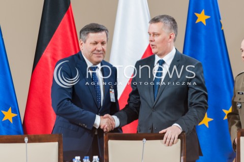  27.04.2015 WARSZAWA<br />POLSKO NIEMIECKIE KONSULTACJE MIEDZYRZADOWE<br />N/Z JANUSZ PIECHOCINSKI TOMASZ SIEMONIAK<br /> 