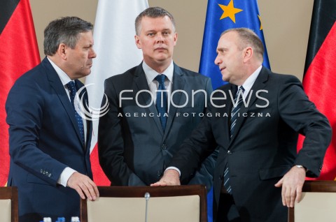  27.04.2015 WARSZAWA<br />POLSKO NIEMIECKIE KONSULTACJE MIEDZYRZADOWE<br />N/Z JANUSZ PIECHOCINSKI TOMASZ SIEMONIAK GRZEGORZ SCHETYNA<br /> 
