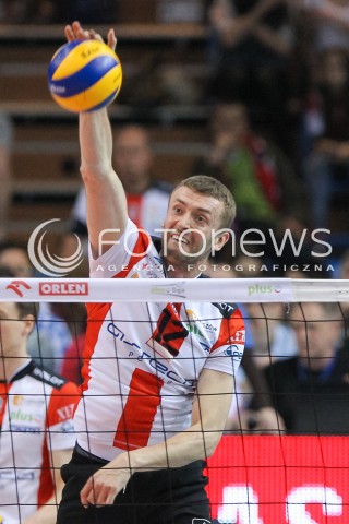  28.04.2015 RZESZOW<br />SIATKOWKA PLUSLIGA 2014/2015 MEN VOLLEYBALL POLAND POLISH PLUS LIGA LEAGUE SEASON 2014/2015 FINAL 3. MECZ<br />MECZ ASSECO RESOVIA - LOTOS TREFL GDANSK<br />N/Z LUKASZ PERLOWSKI SYLWETKA ATAK<br /> 