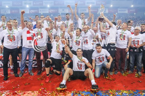  28.04.2015 RZESZOW<br />SIATKOWKA PLUSLIGA 2014/2015 MEN VOLLEYBALL POLAND POLISH PLUS LIGA LEAGUE SEASON 2014/2015 FINAL 3. MECZ<br />MECZ ASSECO RESOVIA - LOTOS TREFL GDANSK<br />N/Z MISTRZ POLSKI 2015 ZWYCIEZCA PLUSLIGI RADOSC WYGRANA ZWYCIESTWO EMOCJE ZDJECIE GRUPOWE GRUPOWKA<br /> 