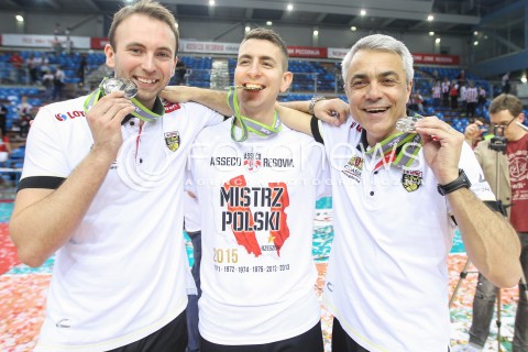  28.04.2015 RZESZOW<br />SIATKOWKA PLUSLIGA 2014/2015 MEN VOLLEYBALL POLAND POLISH PLUS LIGA LEAGUE SEASON 2014/2015 FINAL 3. MECZ<br />MECZ ASSECO RESOVIA - LOTOS TREFL GDANSK<br />N/Z ANDREA ANASTASI - I TRENER ( HEAD COACH ) MEDAL RADOSC EMOCJE ZWYCIESTWO MICHAL MIESZKO GOGOL<br /> 