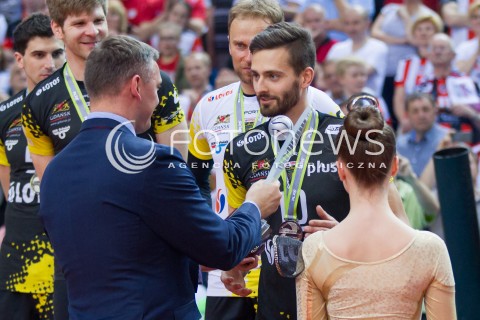  28.04.2015 RZESZOW<br />SIATKOWKA PLUSLIGA 2014/2015 MEN VOLLEYBALL POLAND POLISH PLUS LIGA LEAGUE SEASON 2014/2015 FINAL 3. MECZ<br />MECZ ASSECO RESOVIA - LOTOS TREFL GDANSK<br />DEKORACJA CEREMONIA FETA<br />N/Z WICEMISTRZ POLSKI 2014/2015 LOTOS TREFL GDANSK PODIUM RADOSC EMOCJE BARTOSZ GAWRYSZEWSKI ODBIERA PUCHAR OD PAWEL PAPKE<br /> 