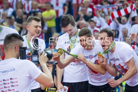  28.04.2015 RZESZOW<br />SIATKOWKA PLUSLIGA 2014/2015 MEN VOLLEYBALL POLAND POLISH PLUS LIGA LEAGUE SEASON 2014/2015 FINAL 3. MECZ<br />MECZ ASSECO RESOVIA - LOTOS TREFL GDANSK<br />CEREMONIA WRECZENIA MEDALI DEKORACJA FETA<br />N/Z MISTRZ POLSKI 2015 ZWYCIEZCA PLUSLIGI RADOSC WYGRANA ZWYCIESTWO EMOCJE MEDAL NIKOLAY PENCZEV ( PENCHEV ) MARKO IVOVIC TELEWIZJA ASSECORESOVIATV<br /> 