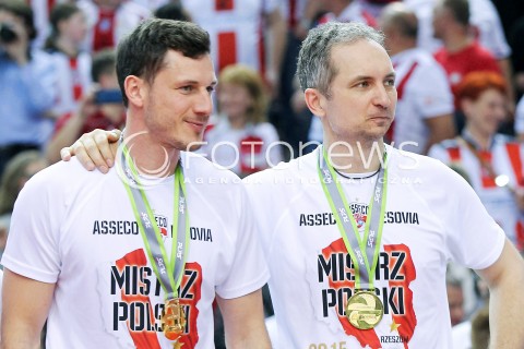  28.04.2015 RZESZOW<br />SIATKOWKA PLUSLIGA 2014/2015 MEN VOLLEYBALL POLAND POLISH PLUS LIGA LEAGUE SEASON 2014/2015 FINAL 3. MECZ<br />MECZ ASSECO RESOVIA - LOTOS TREFL GDANSK<br />CEREMONIA WRECZENIA MEDALI DEKORACJA FETA<br />N/Z OLIEG ACHREM ( ALEH AKHREM ) ANDRZEJ KOWAL - TRENER ( HEAD COACH ) MISTRZ POLSKI 2015 ZWYCIEZCA PLUSLIGI RADOSC WYGRANA ZWYCIESTWO EMOCJE <br /> 