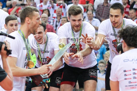  28.04.2015 RZESZOW<br />SIATKOWKA PLUSLIGA 2014/2015 MEN VOLLEYBALL POLAND POLISH PLUS LIGA LEAGUE SEASON 2014/2015 FINAL 3. MECZ<br />MECZ ASSECO RESOVIA - LOTOS TREFL GDANSK<br />CEREMONIA WRECZENIA MEDALI DEKORACJA FETA<br />N/Z LUKASZ PERLOWSKI JOCHEN SCHOPS FABIAN DRZYZGA<br />MISTRZ POLSKI 2015 ZWYCIEZCA PLUSLIGI RADOSC WYGRANA ZWYCIESTWO EMOCJE MISTRZ POLSKI 2014/2015 PUCHAR<br /> 