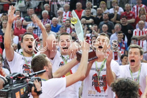  28.04.2015 RZESZOW<br />SIATKOWKA PLUSLIGA 2014/2015 MEN VOLLEYBALL POLAND POLISH PLUS LIGA LEAGUE SEASON 2014/2015 FINAL 3. MECZ<br />MECZ ASSECO RESOVIA - LOTOS TREFL GDANSK<br />CEREMONIA WRECZENIA MEDALI DEKORACJA FETA<br />N/Z LUKASZ PERLOWSKI PAUL LOTMAN JOCHEN SCHOPS FABIAN DRZYZGA DAWID KONARSKI <br />MISTRZ POLSKI 2015 ZWYCIEZCA PLUSLIGI RADOSC WYGRANA ZWYCIESTWO EMOCJE MISTRZ POLSKI 2014/2015 PUCHAR<br /> 