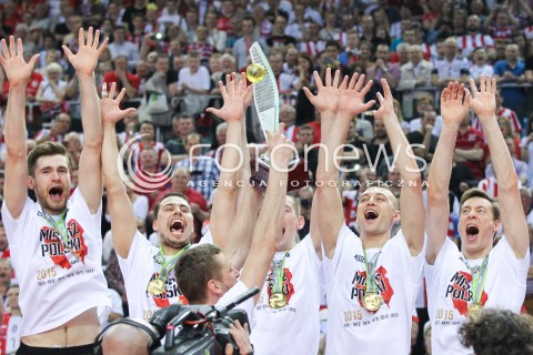  28.04.2015 RZESZOW<br />SIATKOWKA PLUSLIGA 2014/2015 MEN VOLLEYBALL POLAND POLISH PLUS LIGA LEAGUE SEASON 2014/2015 FINAL 3. MECZ<br />MECZ ASSECO RESOVIA - LOTOS TREFL GDANSK<br />CEREMONIA WRECZENIA MEDALI DEKORACJA FETA<br />N/Z LUKASZ PERLOWSKI PAUL LOTMAN JOCHEN SCHOPS DAWID DRYJA FABIAN DRZYZGA DAWID KONARSKI <br />MISTRZ POLSKI 2015 ZWYCIEZCA PLUSLIGI RADOSC WYGRANA ZWYCIESTWO EMOCJE MISTRZ POLSKI 2014/2015 PUCHAR<br /> 