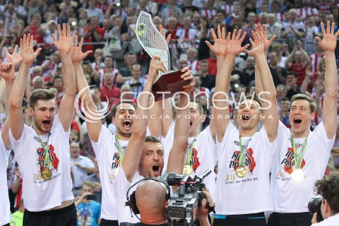  28.04.2015 RZESZOW<br />SIATKOWKA PLUSLIGA 2014/2015 MEN VOLLEYBALL POLAND POLISH PLUS LIGA LEAGUE SEASON 2014/2015 FINAL 3. MECZ<br />MECZ ASSECO RESOVIA - LOTOS TREFL GDANSK<br />CEREMONIA WRECZENIA MEDALI DEKORACJA FETA<br />N/Z LUKASZ PERLOWSKI PAUL LOTMAN JOCHEN SCHOPS DAWID DRYJA FABIAN DRZYZGA DAWID KONARSKI <br />MISTRZ POLSKI 2015 ZWYCIEZCA PLUSLIGI RADOSC WYGRANA ZWYCIESTWO EMOCJE MISTRZ POLSKI 2014/2015 PUCHAR<br /> 