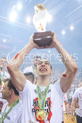  28.04.2015 RZESZOW<br />SIATKOWKA PLUSLIGA 2014/2015 MEN VOLLEYBALL POLAND POLISH PLUS LIGA LEAGUE SEASON 2014/2015 FINAL 3. MECZ<br />MECZ ASSECO RESOVIA - LOTOS TREFL GDANSK<br />CEREMONIA WRECZENIA MEDALI DEKORACJA FETA<br />N/Z MARKO IVOVIC MISTRZ POLSKI 2015 ZWYCIEZCA PLUSLIGI RADOSC WYGRANA ZWYCIESTWO EMOCJE PUCHAR<br /> 
