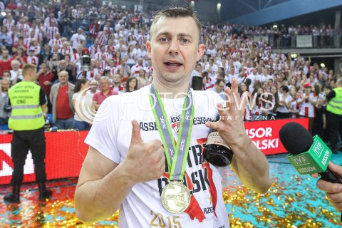  28.04.2015 RZESZOW<br />SIATKOWKA PLUSLIGA 2014/2015 MEN VOLLEYBALL POLAND POLISH PLUS LIGA LEAGUE SEASON 2014/2015 FINAL 3. MECZ<br />MECZ ASSECO RESOVIA - LOTOS TREFL GDANSK<br />CEREMONIA WRECZENIA MEDALI DEKORACJA FETA<br />N/Z KRZYSZTOF IGNACZAK MISTRZ POLSKI 2015 ZWYCIEZCA PLUSLIGI RADOSC WYGRANA ZWYCIESTWO EMOCJE MEDAL<br /> 