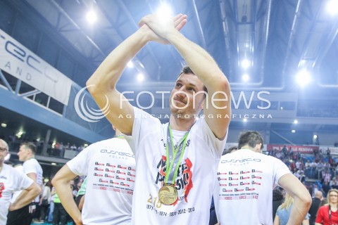  28.04.2015 RZESZOW<br />SIATKOWKA PLUSLIGA 2014/2015 MEN VOLLEYBALL POLAND POLISH PLUS LIGA LEAGUE SEASON 2014/2015 FINAL 3. MECZ<br />MECZ ASSECO RESOVIA - LOTOS TREFL GDANSK<br />CEREMONIA WRECZENIA MEDALI DEKORACJA FETA<br />N/Z OLIEG ACHREM ( ALEH AKHREM )  MISTRZ POLSKI 2015 ZWYCIEZCA PLUSLIGI RADOSC WYGRANA ZWYCIESTWO EMOCJE<br /> 
