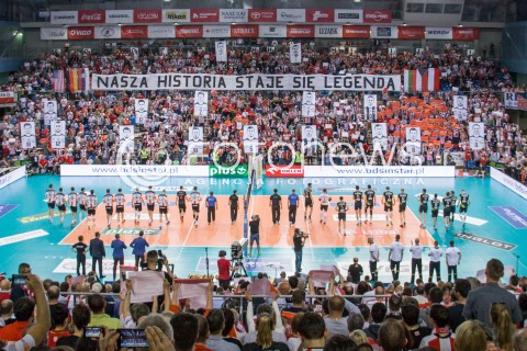  28.04.2015 RZESZOW<br />SIATKOWKA PLUSLIGA 2014/2015 MEN VOLLEYBALL POLAND POLISH PLUS LIGA LEAGUE SEASON 2014/2015 FINAL 3. MECZ<br />MECZ ASSECO RESOVIA - LOTOS TREFL GDANSK<br />N/Z OPRAWA KIBICE DOPING EMOCJE FLAGI WIZERUNKI SIATKARZY KARTONIADA KIBICE TRYBUNY HALA PODPROMIE WIDOK VIEW NAPIS NASZA HISTORIA STAJE SIE LEGENDA ( REMOTE CAMERA )<br /> 