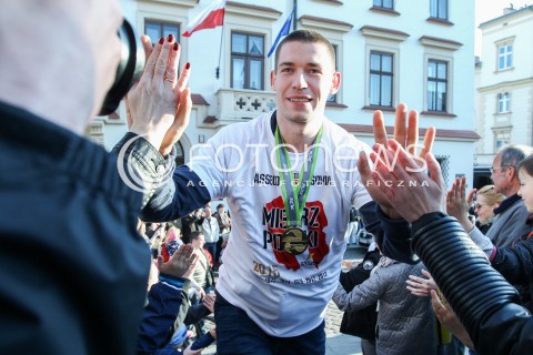  29.04.2015 RZESZOW<br />FETA NA RZESZOWSKIM RYNKU Z OKAZJI ZDOBYCIA TYTULU MISTRZA POLSKI PRZEZ SIATKARZY ASSECO RESOVIA RZESZOW<br />N/Z DAWID KONARSKI<br /> 