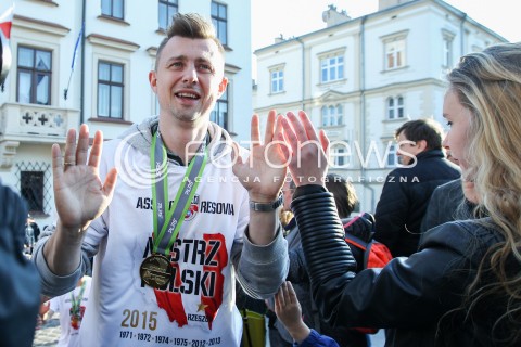  29.04.2015 RZESZOW<br />FETA NA RZESZOWSKIM RYNKU Z OKAZJI ZDOBYCIA TYTULU MISTRZA POLSKI PRZEZ SIATKARZY ASSECO RESOVIA RZESZOW<br />N/Z KRZYSZTOF IGNACZAK<br /> 