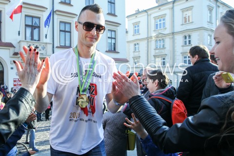  29.04.2015 RZESZOW<br />FETA NA RZESZOWSKIM RYNKU Z OKAZJI ZDOBYCIA TYTULU MISTRZA POLSKI PRZEZ SIATKARZY ASSECO RESOVIA RZESZOW<br />N/Z PAUL LOTMAN<br /> 