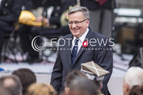  01.05.2015 WARSZAWA <br />KONCERT NA DZIEDZINCU PALACU PREZYDENCKIEGO Z OKAZJI DNIA FLAGI 1 MAJA RZECZYPOSPOLITEJ POLSKIEJ<br />N/Z PREZYDENT RP BRONISLAW KOMOROWSKI<br /> 