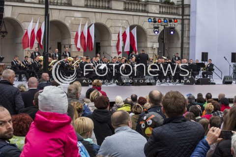  01.05.2015 WARSZAWA<br />KONCERT NA DZIEDZINCU PALACU PREZYDENCKIEGO Z OKAZJI DNIA FLAGI 1 MAJA RZECZYPOSPOLITEJ POLSKIEJ<br />N/Z WARSZAWIACY<br /> 