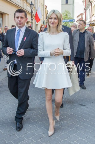  03.05.2015 RZESZOW<br />WIZYTA MAGDALENY OGOREK NA PODKARPACIU<br />SPOTKANIE Z MIESZKANCAMI NA RZESZOWSKIM RYNKU<br />N/Z MAGDALENA OGOREK POSEL TOMASZ KAMINSKI<br /> 