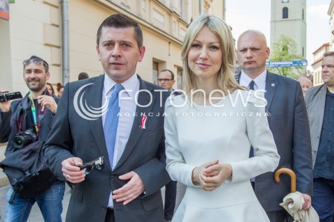  03.05.2015 RZESZOW<br />WIZYTA MAGDALENY OGOREK NA PODKARPACIU<br />SPOTKANIE Z MIESZKANCAMI NA RZESZOWSKIM RYNKU<br />N/Z MAGDALENA OGOREK POSEL TOMASZ KAMINSKI<br /> 
