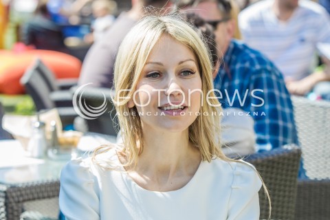  03.05.2015 RZESZOW<br />WIZYTA MAGDALENY OGOREK NA PODKARPACIU<br />SPOTKANIE Z MIESZKANCAMI NA RZESZOWSKIM RYNKU<br />N/Z MAGDALENA OGOREK<br /> 