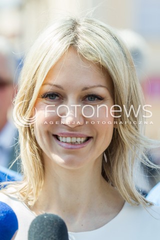  03.05.2015 RZESZOW<br />WIZYTA MAGDALENY OGOREK NA PODKARPACIU<br />SPOTKANIE Z MIESZKANCAMI NA RZESZOWSKIM RYNKU<br />N/Z MAGDALENA OGOREK<br /> 