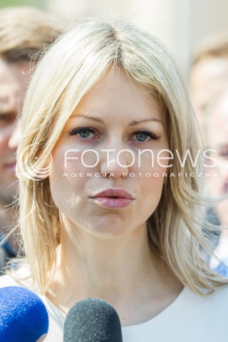  03.05.2015 RZESZOW<br />WIZYTA MAGDALENY OGOREK NA PODKARPACIU<br />SPOTKANIE Z MIESZKANCAMI NA RZESZOWSKIM RYNKU<br />N/Z MAGDALENA OGOREK<br /> 