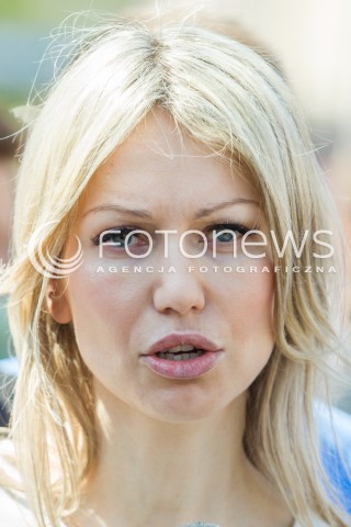  03.05.2015 RZESZOW<br />WIZYTA MAGDALENY OGOREK NA PODKARPACIU<br />SPOTKANIE Z MIESZKANCAMI NA RZESZOWSKIM RYNKU<br />N/Z MAGDALENA OGOREK<br /> 