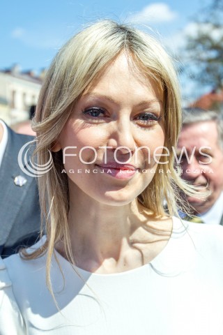  03.05.2015 RZESZOW<br />WIZYTA MAGDALENY OGOREK NA PODKARPACIU<br />SPOTKANIE Z MIESZKANCAMI NA RZESZOWSKIM RYNKU<br />N/Z MAGDALENA OGOREK<br /> 