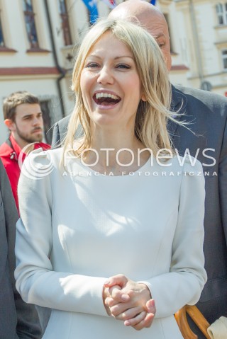  03.05.2015 RZESZOW<br />WIZYTA MAGDALENY OGOREK NA PODKARPACIU<br />SPOTKANIE Z MIESZKANCAMI NA RZESZOWSKIM RYNKU<br />N/Z MAGDALENA OGOREK<br /> 