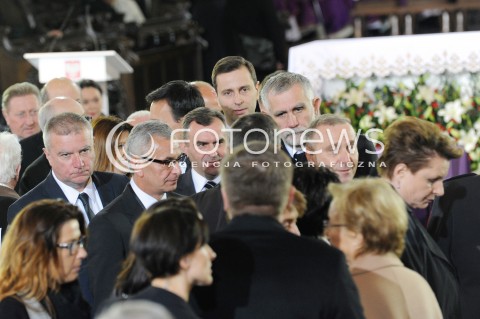  04.05.2015 WARSZAWA <br />POGRZEB WLADYSLAWA BARTOSZEWSKIEGO<br />N/Z GRZEGORZ SCHETYNA PAWEL GRAS WLADYSLAW KOSINIAK KAMYSZ MINISTROWIE ANDRZEJ BIERNAT WLODZIMIERZ KARPINSKI<br /> 