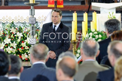  04.05.2015 WARSZAWA <br />POGRZEB WLADYSLAWA BARTOSZEWSKIEGO<br />N/Z RADOSLAW SIKORSKI<br /> 