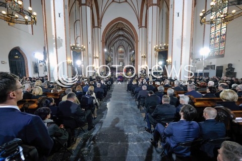  04.05.2015 WARSZAWA <br />POGRZEB WLADYSLAWA BARTOSZEWSKIEGO<br />N/Z SALA KOSCIOL MSZA<br /> 