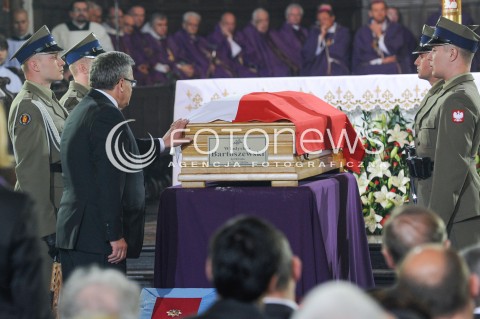  04.05.2015 WARSZAWA <br />POGRZEB WLADYSLAWA BARTOSZEWSKIEGO<br />N/Z PREZYDENT BRONISLAW KOMOROWSKI<br /> 