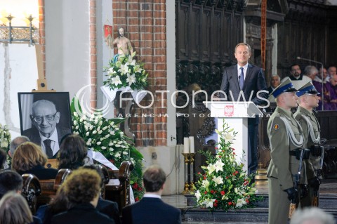  04.05.2015 WARSZAWA <br />POGRZEB WLADYSLAWA BARTOSZEWSKIEGO<br />N/Z DONALD TUSK<br /> 
