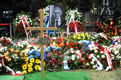  04.05.2015 WARSZAWA CMENTARZ WOJSKOWY NA POWAZKACH<br />POZEGNANIE WLADYSLAWA BARTOSZEWSKIEGO<br />N/Z GROB<br /> 