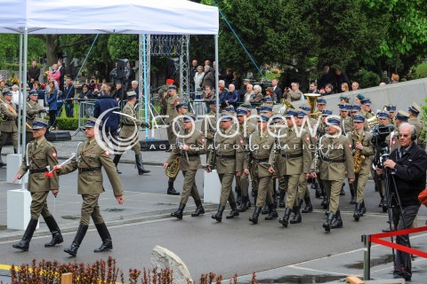  04.05.2015 WARSZAWA CMENTARZ WOJSKOWY NA POWAZKACH<br />POZEGNANIE WLADYSLAWA BARTOSZEWSKIEGO<br />N/Z KONDUKT ZALOBNY<br /> 