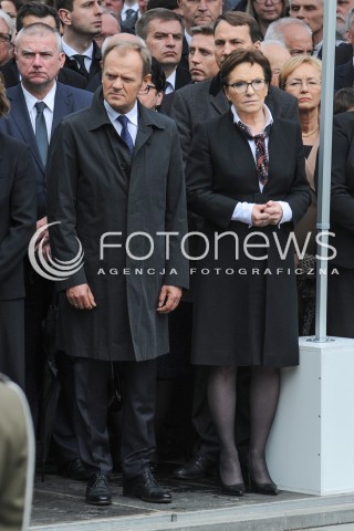  04.05.2015 WARSZAWA CMENTARZ WOJSKOWY NA POWAZKACH<br />POZEGNANIE WLADYSLAWA BARTOSZEWSKIEGO<br />N/Z DONALD TUSK PREMIER EWA KOPACZ<br /> 