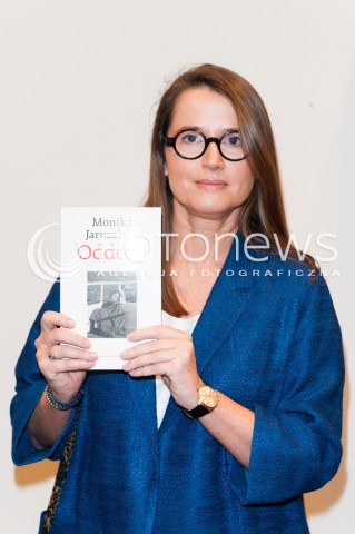  07.05.2014 WARSZAWA<br />SPOTKANIE Z MONIKA JARUZELSKA W EMPIKU<br />N/Z MONIKA JARUZELSKA<br /> 