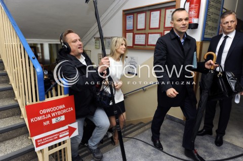  10.05.2015 WARSZAWA <br />GLOSOWANIE KANDYDATKI NA PREZYDENTA SLD MAGDALENY OGOREK W SZKOLE PODSTAWOWEJ NR 70<br />N/Z MAGDALENA OGOREK<br /> 