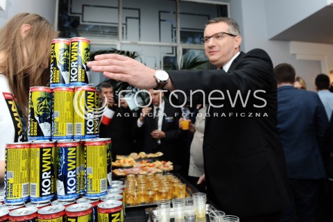  10.05.2014 WARSZAWA<br />WIECZOR WYBORCZY JANUSZA KORWINA MIKKE W WARSZAWIE<br />N/Z PRZEMYSLAW WIPLER NAPOJ PUSZKA KORWIN<br /> 